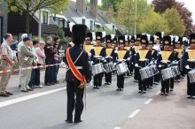 Традиционное шествие барабанщиков в честь открытия фестиваля Bloemencorso в Голландии (Голландия)