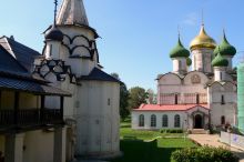 Успенская трапезная церковь и Спасо-Преображенский собор (Золотое Кольцо России)