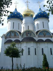 Успенский собор (1559 - 1585 гг), вид со стороны Святых ворот. (Золотое Кольцо России)