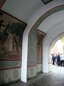Фресковая роспись внутри Святых ворот. (Золотое Кольцо России)