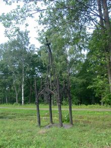 Готический колодец в парке Александрия (Санкт-Петербург и область)