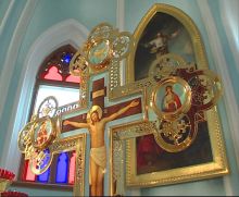 Внутри готической капеллы. Распятие. (Санкт-Петербург и область)