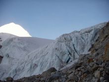 Вид на перевал Таши Лапча и пик Пачармо с утра (Непал)
