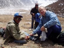 Вот и край ледника, первая трава за несколько дней! (Непал)