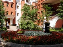 Сад Эрмитаж - обилие клумб и цветов