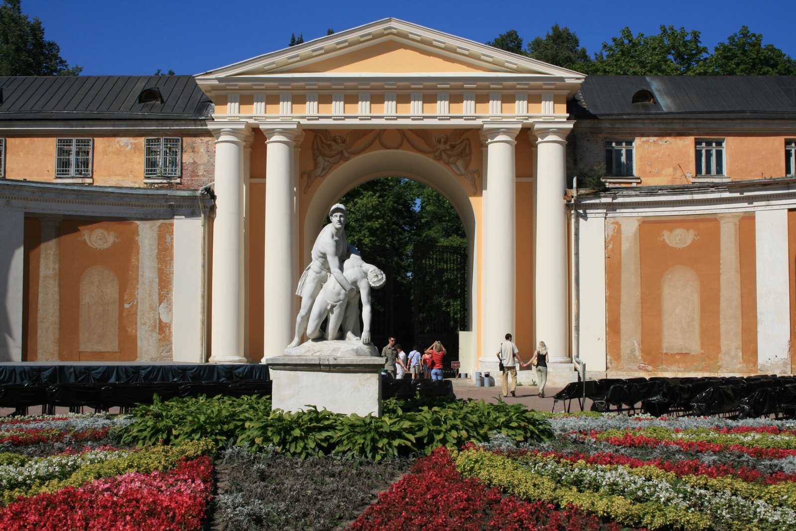 Фото достопримечательностей Москвы и Подмосковья: Внутренний двор дворца