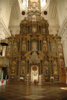 деревянный иконостас, сделанный по проекту архитектора Растрелли.