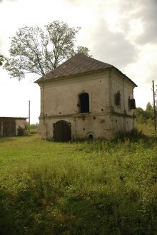 Козелец. Каменница Дараган - 2-х этажное строение из камня, использовавшееся для хозяйственных нужд. Датируется 18 ст. (Чернигов и область)