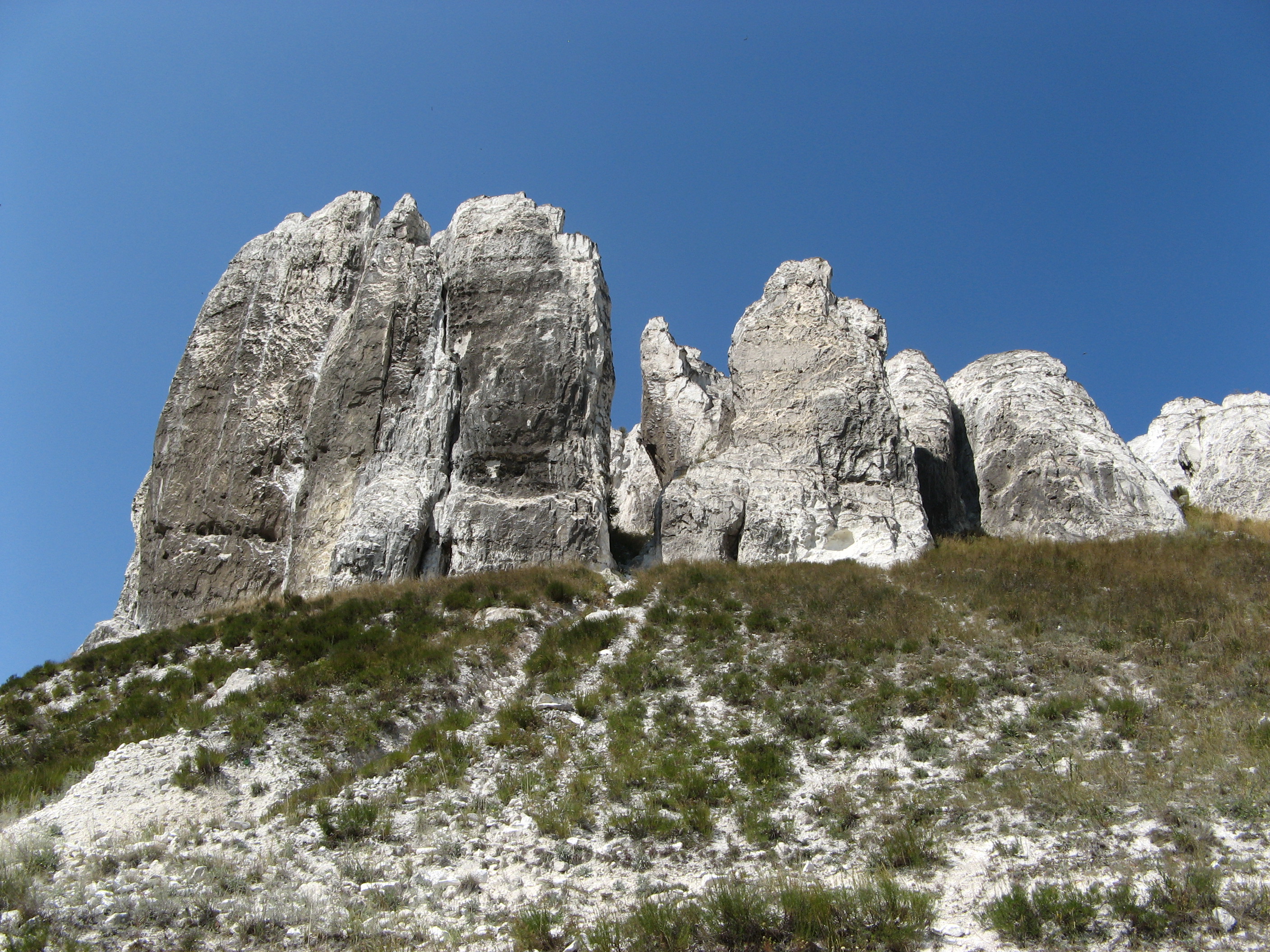Фото достопримечательностей Донецка и Донецкой области: Скалы имеют причудливую форму