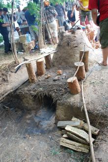 Похоже это земляная печь (Киев и область)