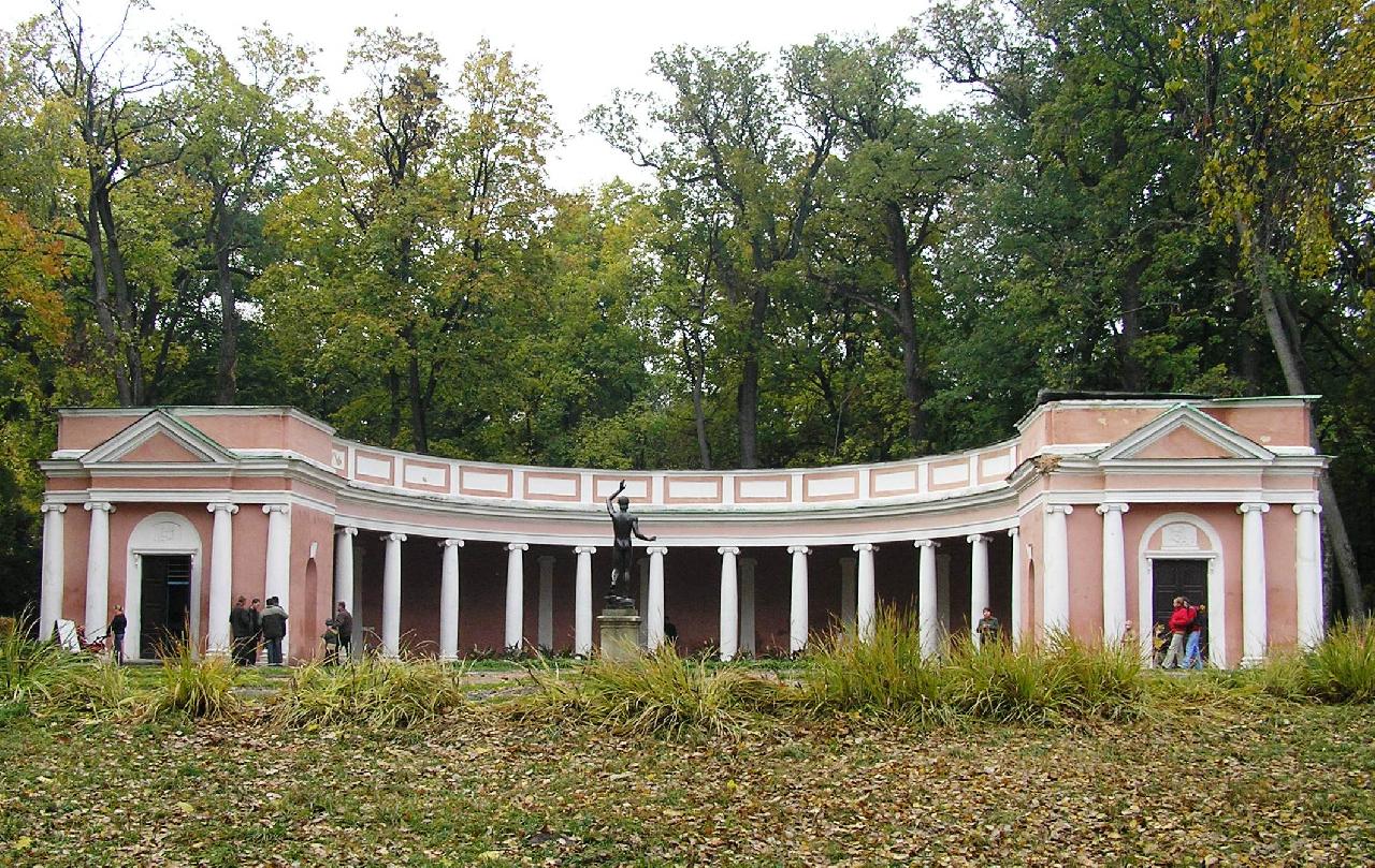 Фото достопримечательностей Белой Церкви: Дендропарк Александрия. Колоннада "Эхо"