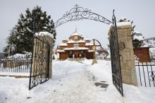 Церковь в селе Паляница, возле которого располагается курорт Буковель