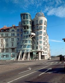 Танцующий дом в Праге (Чехия)