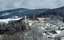 Замок Штреков. расположен на юге Чехии на правом берегу Эльбы на высоте порядка 100 м над уровнем реки. (Чехия)