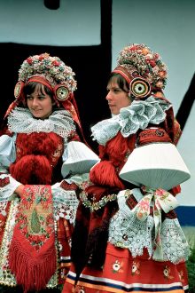 Чешки в национальных костюмах (Чехия)