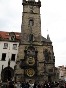 Башня городской ратуши в Праге. На башне установлены астрономические куранты "Орлой" (Чехия)