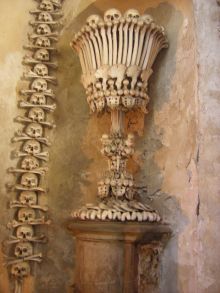 Кутна Гора. В церкви "Костяница" (Чехия)