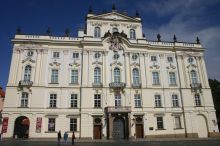 Пражский Град. Градчанская площадь. Дворец Архиепископа (Чехия)