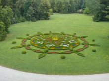 Клумба возле замка Кромержиж (Чехия)