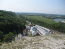 Вид на Дивногорский Свято-Успенский мужской монастырь с холма (Европейская часть России)