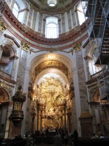 Внутри церкви Karlskirche, алтарь. (Вена)