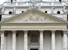 Центральная часть фасада церкви (Вена)