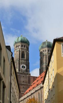 Церковь удивительно сложно сфотографировать "в полный рост" (Германия)