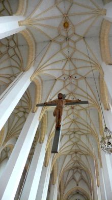 В интерьере готика ощущается больше, чем в экстерьере. (Германия)