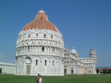 Баптистерий в Пизе (Италия)