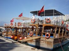 Прогулочные яхты в порту (Турция)