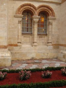 Клумба во дворике Кирхи (Одесса и область)