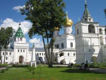 Двор Ипатьевского монастыря в Костроме (Золотое Кольцо России)