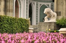 «Играющий лев» возле южного фасада Воронцовского дворца