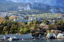 Воронцовский дворец и парк - общий вид с моря (Крым)