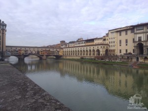 Вид на Понте Веккио и реку Арно