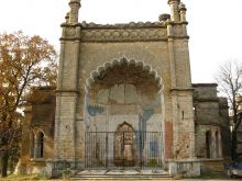 Восточный фасад Курисовского замка. Очень похож на Южную часть Алупкинского дворца (Одесса и область)