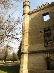 По углам тоже башенки, поменьше (Одесса и область)