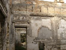 Стены большого зала. Здесь были огромные зеркала и полотна (Одесса и область)