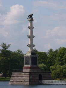 Чесменская колонна была установлена Екатериной II в честь победы в русско-турецкой войне (Санкт-Петербург и область)