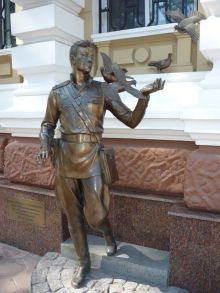 Памятник возле здания главного управления МВД Одессы (Одесса и область)