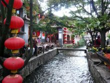 Канал на одной из улиц в Лицзяне (Китай)