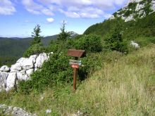 В заповеднике Рисняк повсюду указатели, не заблудишься (Хорватия)
