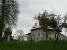 Церковь на пригорке с селе Новый Крапивник (Карпаты и Закарпатье)