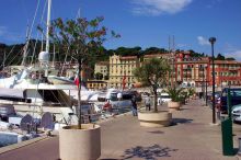 Набережная недалеко от дворца Массена (Города французской Ривьеры)