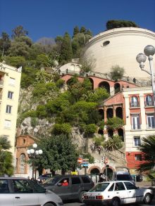 У подножия башни Беллада (Города французской Ривьеры)