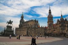 Площадь перед дворцовым комплексом Цвингер (Германия)