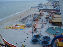 Развлекательный пляжный берег в Кирилловке (Запорожская область)