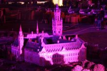 В тёмное время суток все объекты в Мадуродаме подсвечиваются (Голландия)