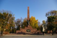 Черновцы. Монумент воину-освободителю (Черновцы)