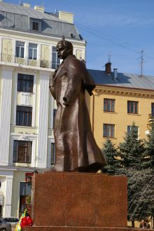 Памятник Тарасу Шевченко в Черновцах. В простонародье "Бэтмен" (Черновцы)